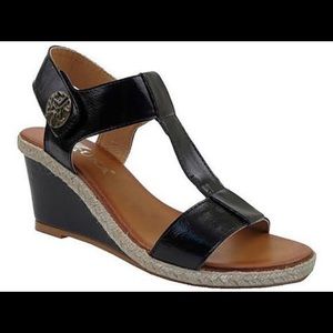 EUC- Zuka Black Alma Sandal